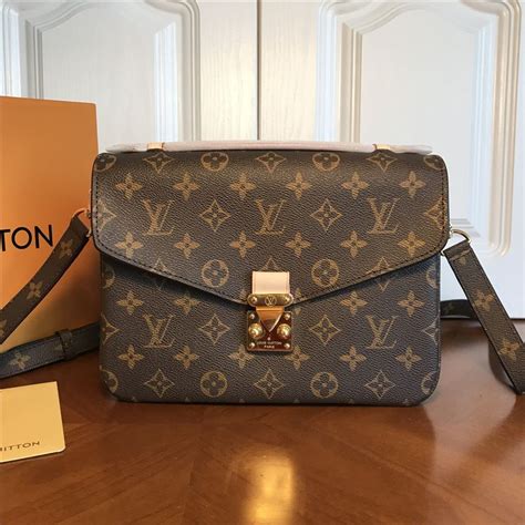 louis vuitton tas met ketting|Louis Vuitton pochette monogram.